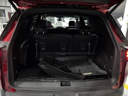 Used 2023 Chevrolet Traverse LT w/ Rear Camera Mirror Package AWD/4WD image 32