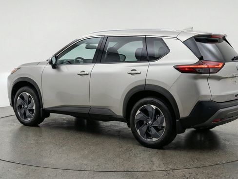 Used 2025 Nissan Rogue SV AWD/4WD image 6