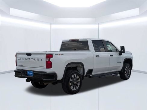 Used 2022 Chevrolet Silverado 2500 Custom w/ Custom Value Package AWD/4WD image 6