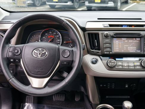 Used 2014 Toyota RAV4 Limited image 15