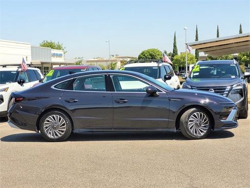 New 2025 Hyundai Sonata SEL image 3