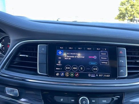 Used 2022 Buick Enclave Premium image 17