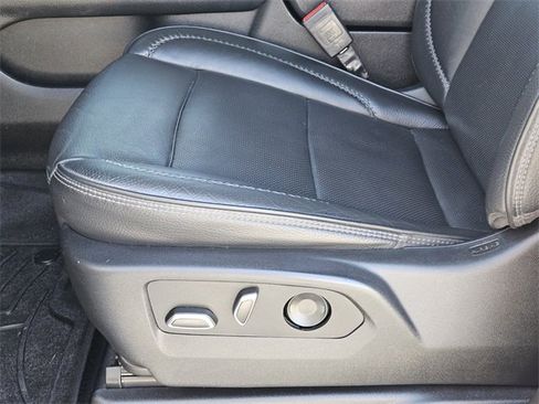 Used 2022 GMC Yukon Denali w/ Advanced Technology Package image 24