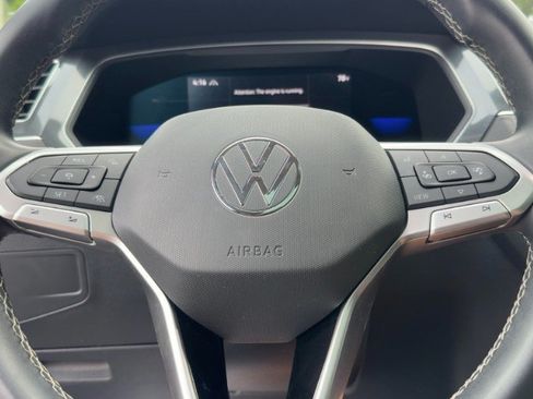 Used 2022 Volkswagen Tiguan SE AWD/4WD image 18