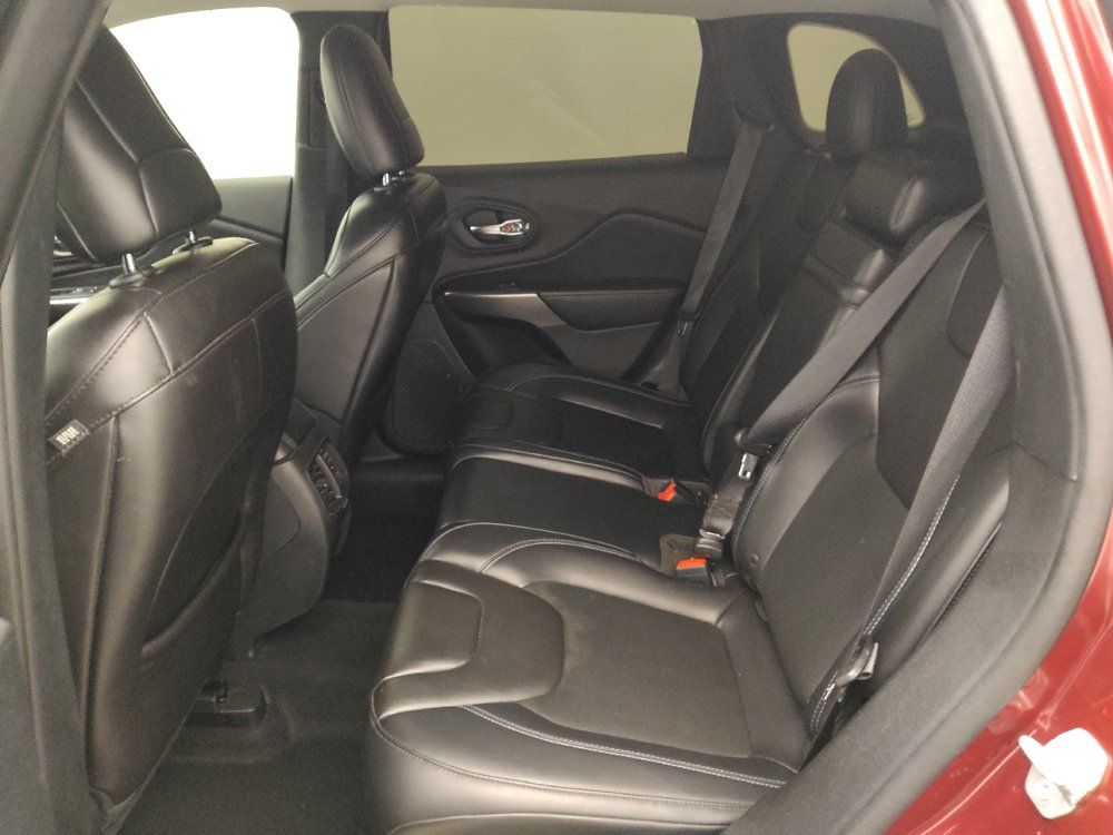 Used 2019 Jeep Cherokee Latitude Plus FWD image 18