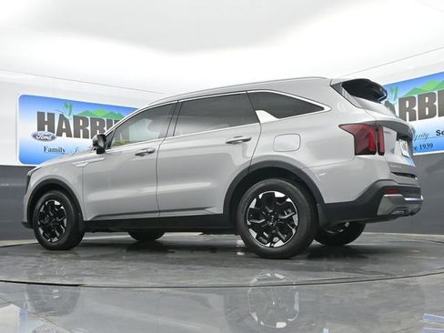 Used 2025 Kia Sorento S w/ Panoramic Sunroof Package FWD image 21