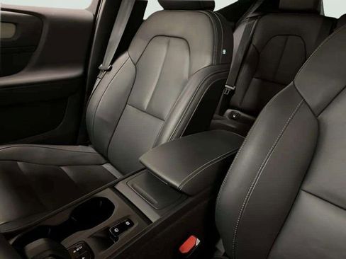 Used 2025 Volvo XC40 B5 Core image 26