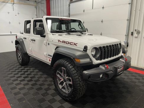 Used 2025 Jeep Wrangler Unlimited Sport S 4xe AWD/4WD image 4