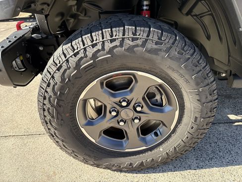 Used 2020 Jeep Gladiator Rubicon image 11