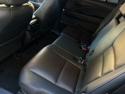 Used 2025 Honda Passport Black Edition image 12