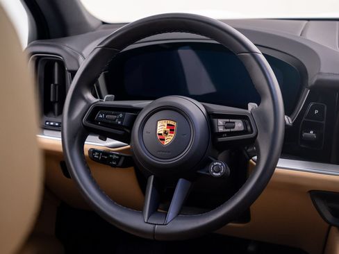 Certified 2024 Porsche Cayenne AWD/4WD image 12