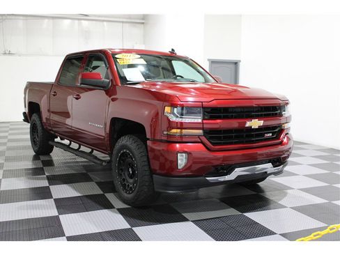 Used 2018 Chevrolet Silverado 1500 LT w/ All Star Edition image 3