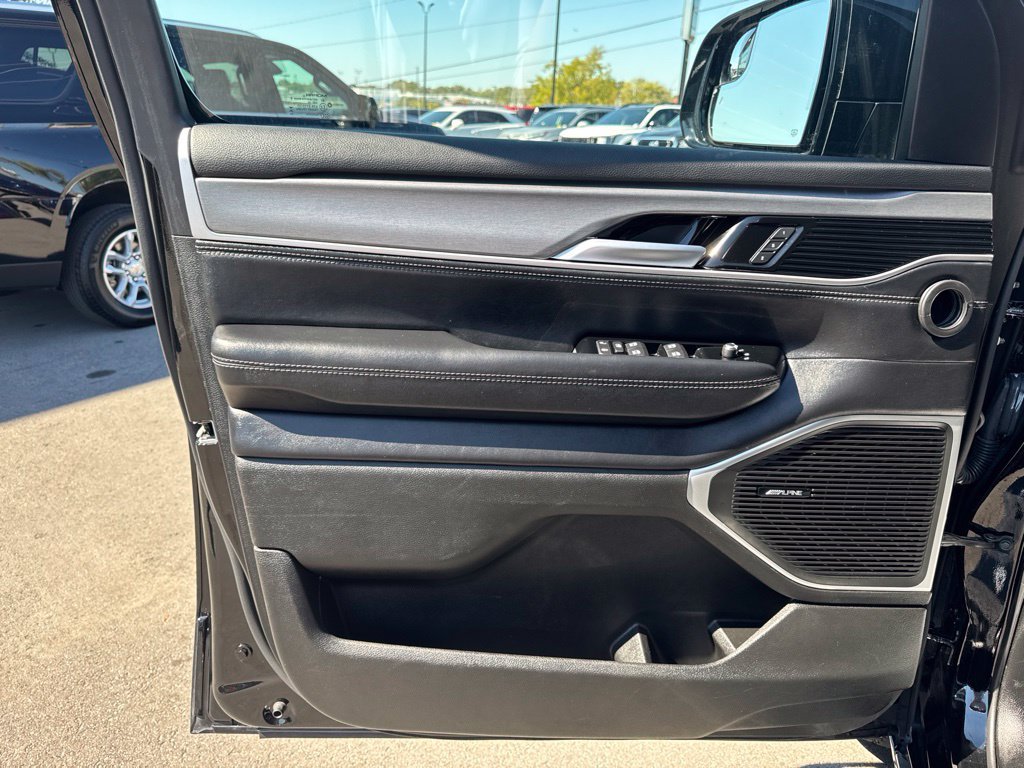 Used 2025 Jeep Wagoneer Series II AWD/4WD image 10
