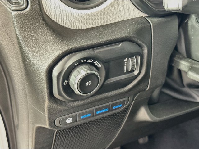 Used 2024 Jeep Wrangler Unlimited w/ Convenience Group AWD/4WD image 14
