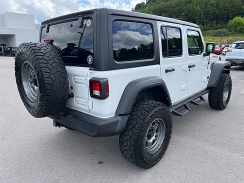 Used 2022 Jeep Wrangler Unlimited Sport AWD/4WD image 3