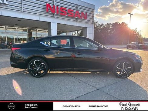 Certified 2023 Nissan Altima 2.5 SR image 11