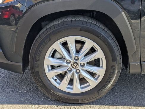 Used 2025 Toyota Corolla Cross LE image 29