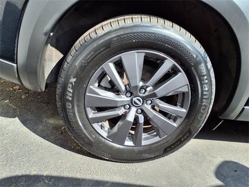 Used 2022 Nissan Pathfinder SV image 8