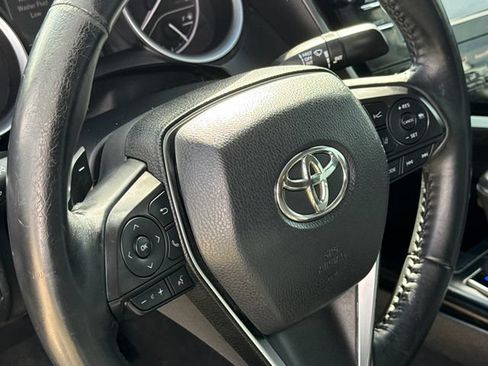 Used 2018 Toyota Camry SE FWD image 29
