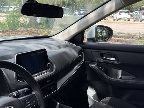 Used 2025 Nissan Rogue SV FWD image 34