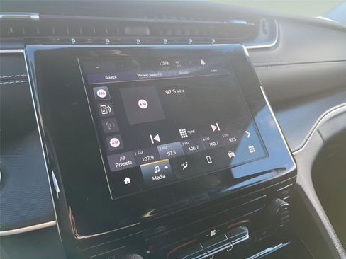 Used 2023 Jeep Grand Cherokee L Laredo image 17