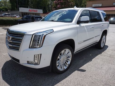 Used 2019 Cadillac Escalade Platinum image 3