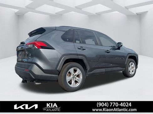 Used 2019 Toyota RAV4 XLE w/ Convenience Package FWD image 3