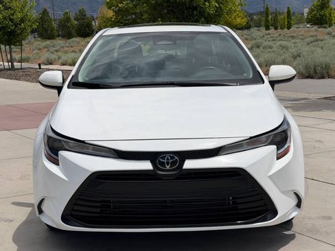 Used 2023 Toyota Corolla LE w/ LE Premium Package FWD image 2
