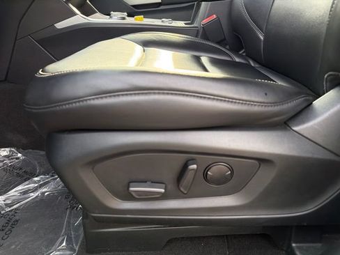 Used 2024 Ford Explorer XLT w/ Equipment Group 202A AWD/4WD image 12