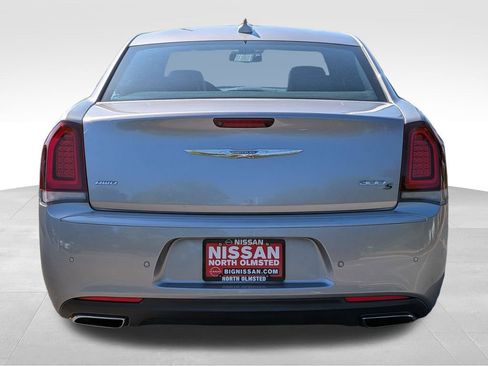 Used 2018 Chrysler 300 S w/ 300S Premium Group AWD/4WD image 8