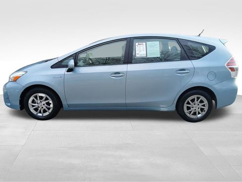 Used 2017 Toyota Prius V Two image 5