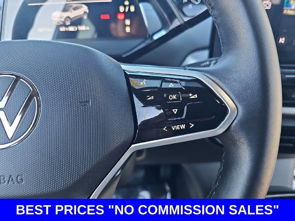 Used 2023 Volkswagen ID.4 Pro AWD/4WD image 17