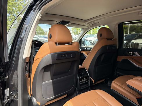 Used 2022 BMW X7 xDrive40i w/ Premium Package AWD/4WD image 12
