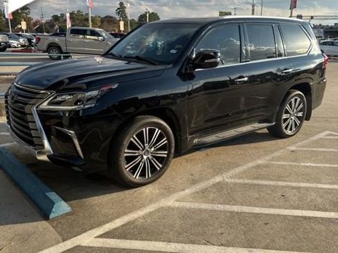 Used 2021 Lexus LX 570 4WD w/ 3rd Row & Luxury Pkg image 3
