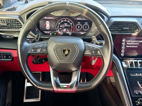 Used 2022 Lamborghini Urus AWD/4WD image 11