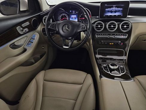 Used 2019 Mercedes-Benz GLC 300 4MATIC w/ Premium Package image 5