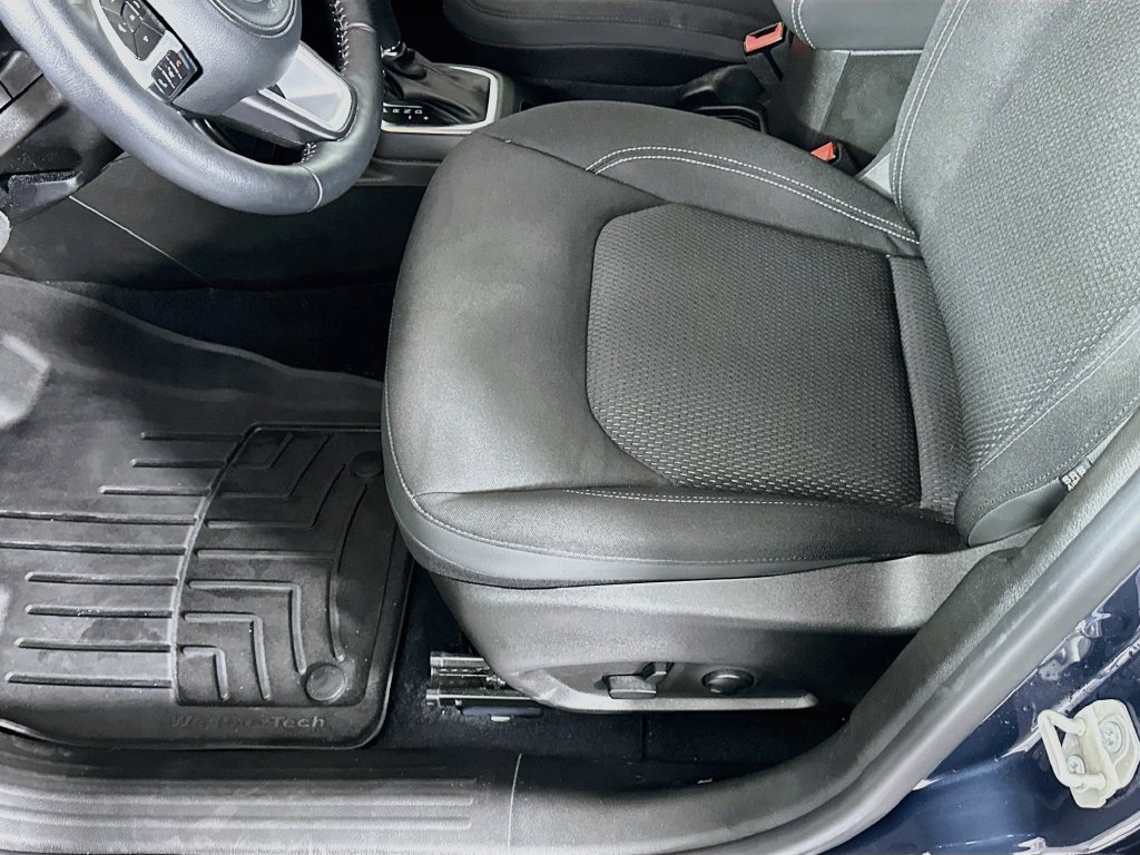 Certified 2023 Jeep Renegade Latitude w/ Premium Group AWD/4WD image 31