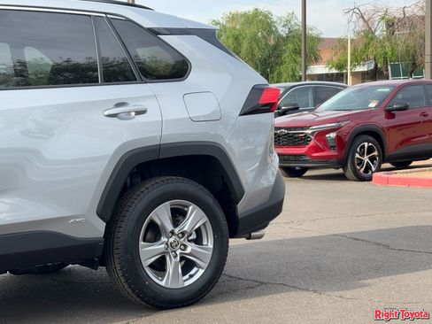 Certified 2025 Toyota RAV4 LE AWD/4WD image 10