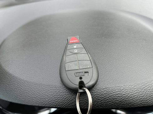 Used 2019 Dodge Grand Caravan SE image 28