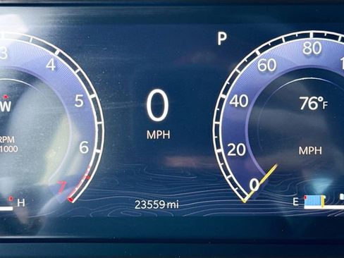 Used 2024 Jeep Grand Cherokee Laredo w/ Luxury Tech Group I RWD image 12