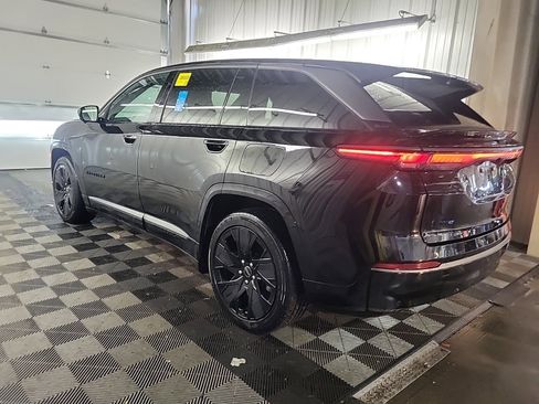 Used 2024 Jeep Wagoneer Launch Edition image 4