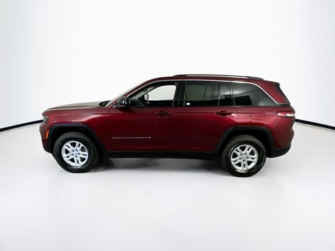 Used 2023 Jeep Grand Cherokee Laredo w/ Trailer Tow Prep Group (B) AWD/4WD image 8