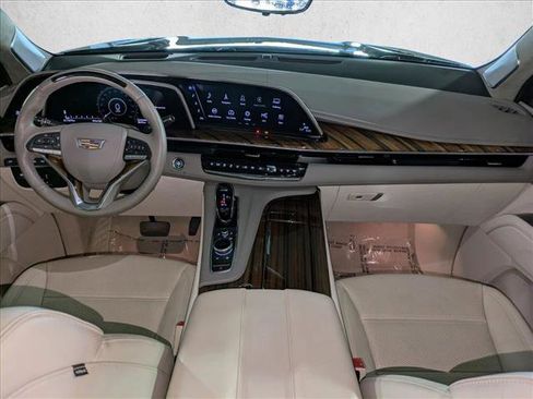 Used 2023 Cadillac Escalade ESV Premium Luxury Platinum image 16