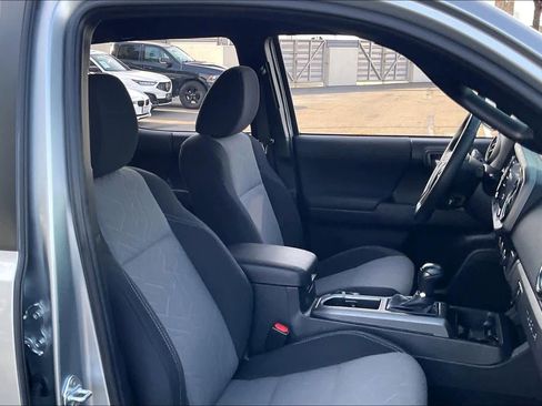 Used 2022 Toyota Tacoma TRD Off-Road image 10