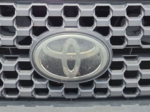 Used 2018 Toyota Tundra SR5 w/ SR5 Upgrade Package RWD image 11