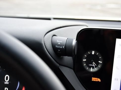 New 2025 Lexus ES 350 Luxury image 13