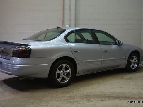 Used 2005 Pontiac Bonneville SE image 30