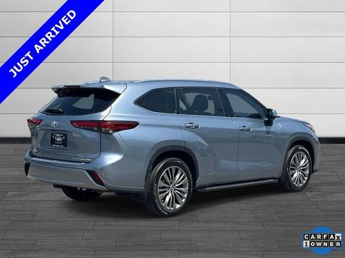 Used 2021 Toyota Highlander Platinum AWD/4WD image 3