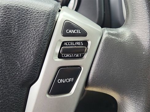 Used 2017 Nissan Titan S image 20