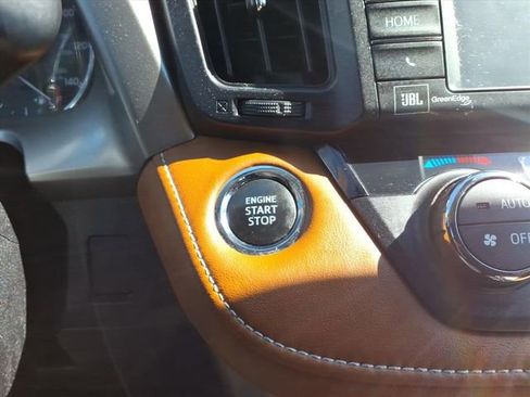 Used 2017 Toyota RAV4 Limited image 29